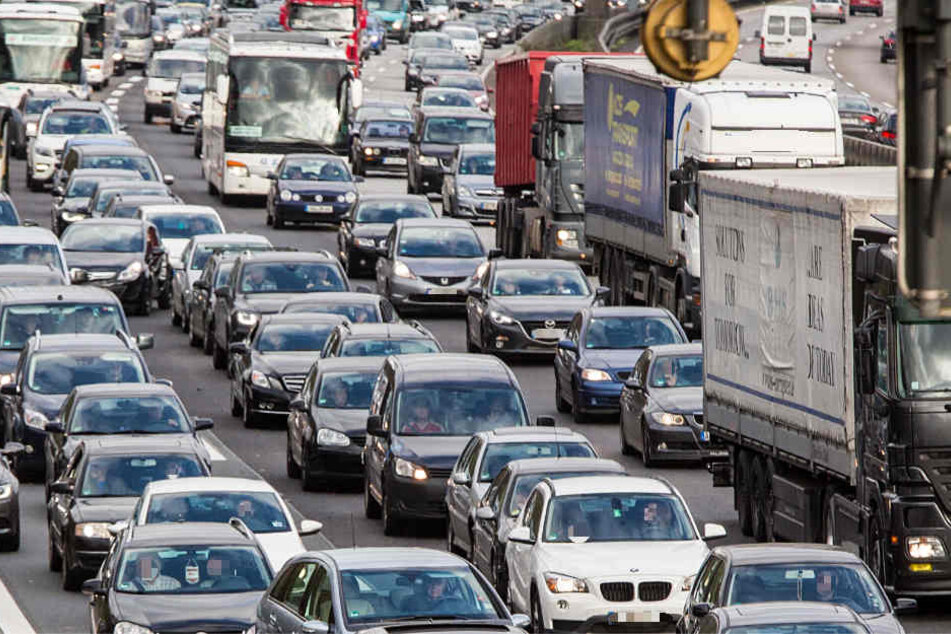 Am Freitag ist die Stau-Gefahr in Hessen besonders groß (Symbolbild).