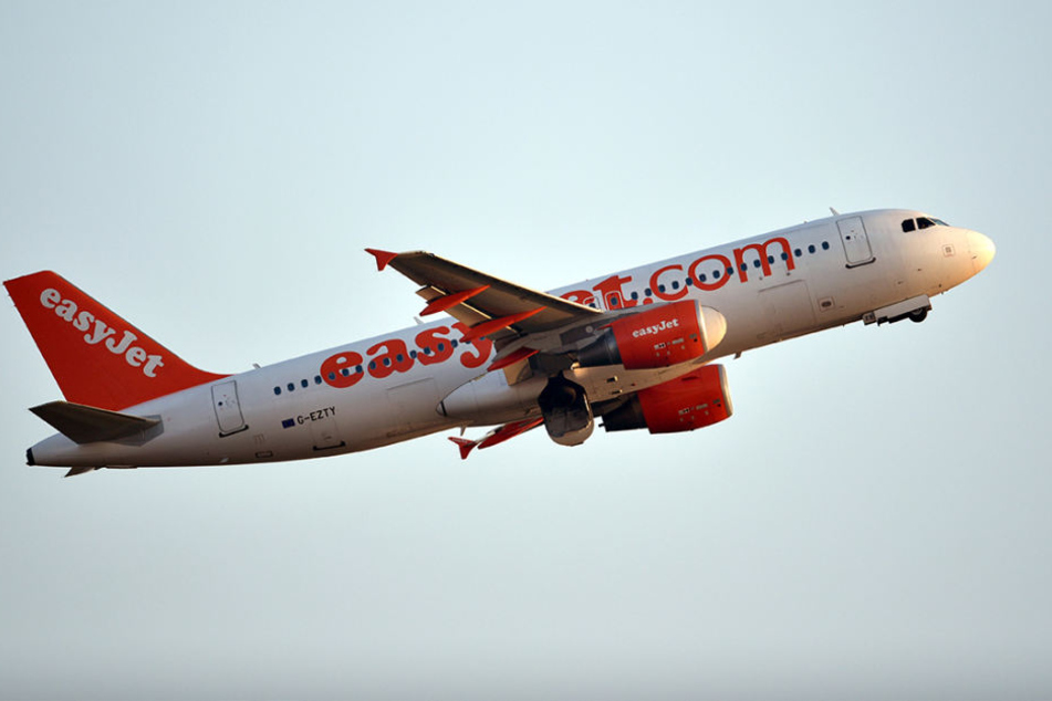 Ein Flugzeug musste am Flughafen Köln/Bonn wegen eines Bombenalarms notlanden.