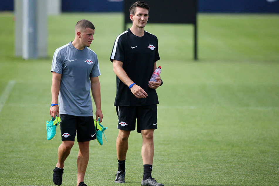 Athletiktrainer Nicklas Dietrich (r.) hält die RB-Spieler fit. Links: Mittelfeldspieler Diego Demme.