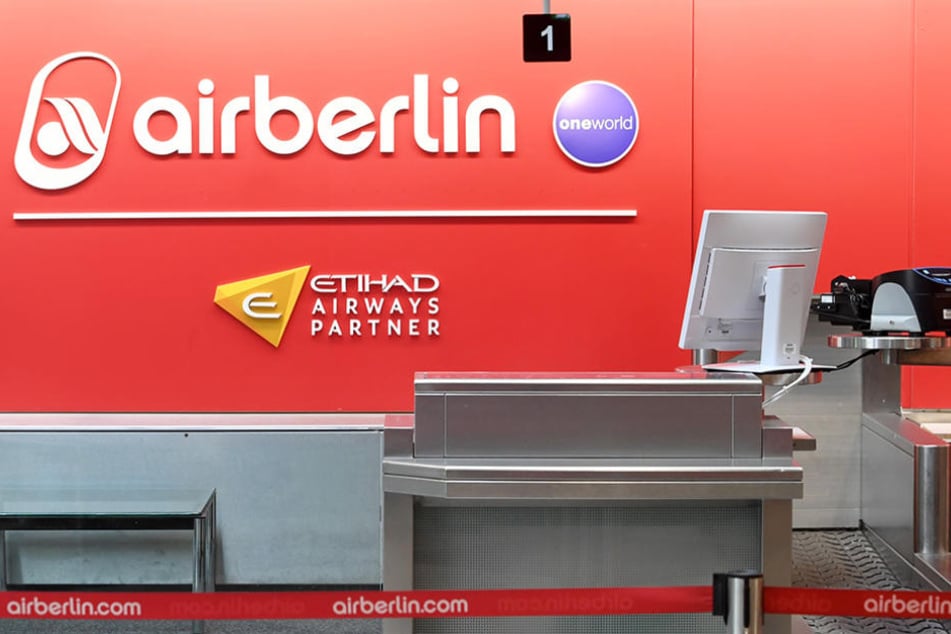 Ein verwaister Schalter von Air Berlin am Münchener Flughafen.