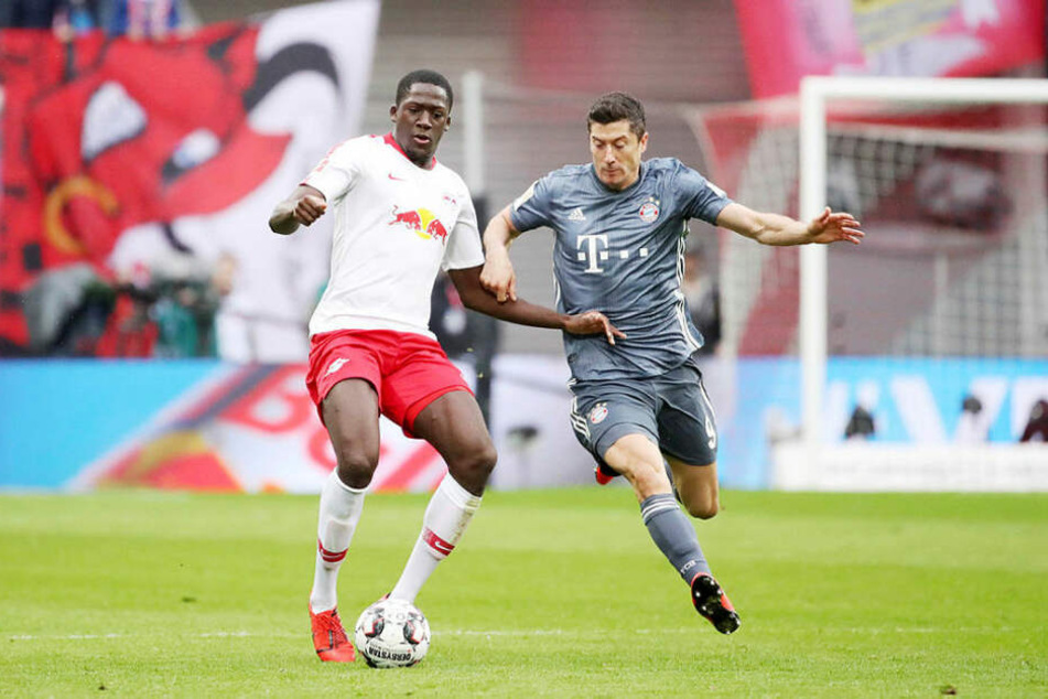 Leipzigs Abwehrreihe um Ibrahima Konaté (l.) brachte Bayerns Topstürmer Robert Lewandowski immer wieder zum Verzweifeln.