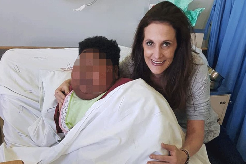 Gila Sacks mit Caden B. (†11) kurz vor dessen Tod.