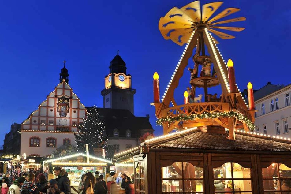 Die Besucher des Plauener Weihnachtsmarktes dürfen sich auf 60 Stände auf Altmarkt, Herrenstraße und Rathausstraße freuen.