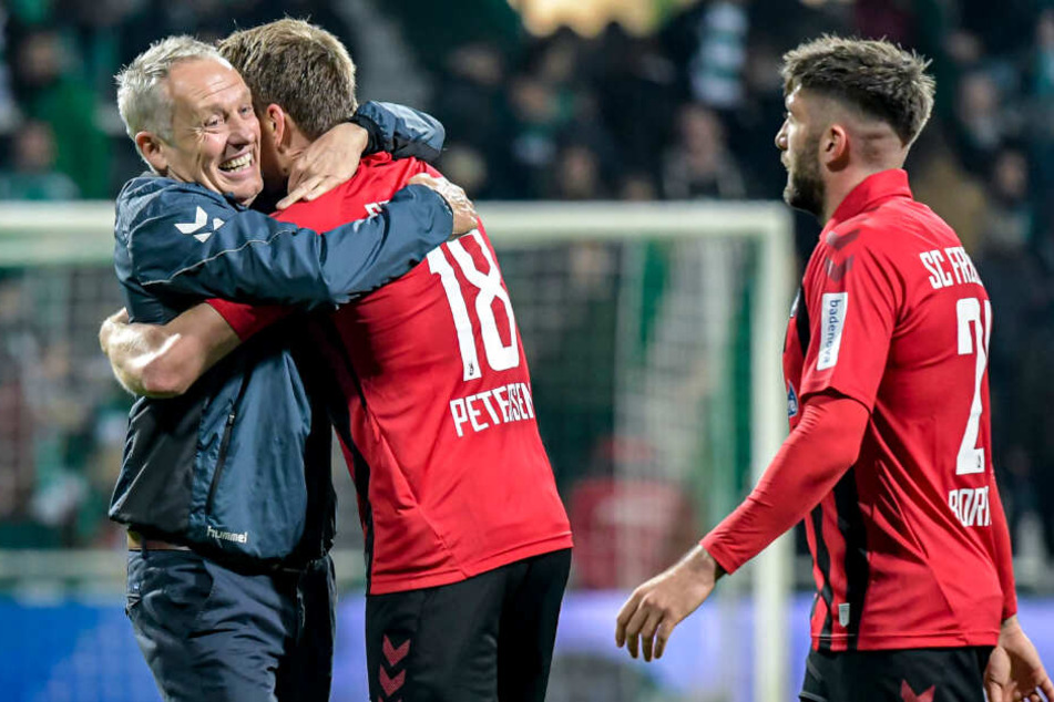 Christian Streich (links im Bild) wird von seinen Spielern, den Freiburg-Fans und weiten Teilen der ganzen Bundesliga für seine Art geliebt.