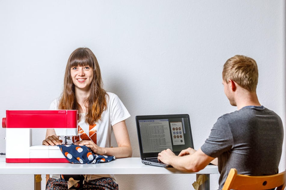 Nadine und Manuel Weißbach (beide 30) arbeiten zusammen an der "Näh ich mir App". Mehr als 1700 Shops haben sie bereits in ihr Verzeichnis aufgenommen.