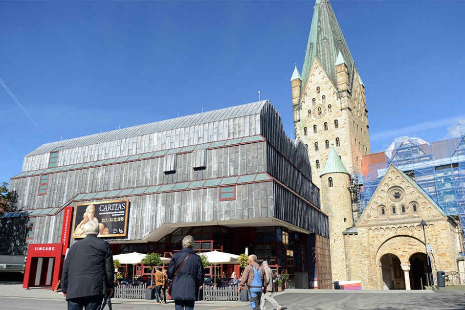 Der Dom in Paderborn ist ein Wahrzeichen der Stadt.