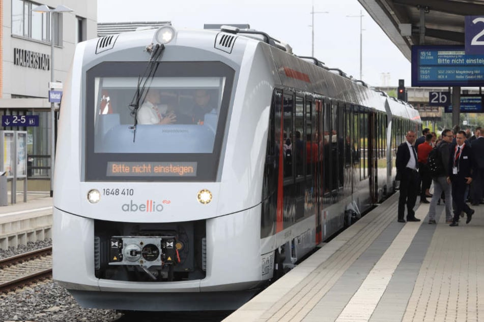 Abellio übernimmt das Diesel-Netz von der Deutschen Bahn und dem Harz-Elbe-Express. Deshalb müssen derzeit viele Lokführer geschult werden.