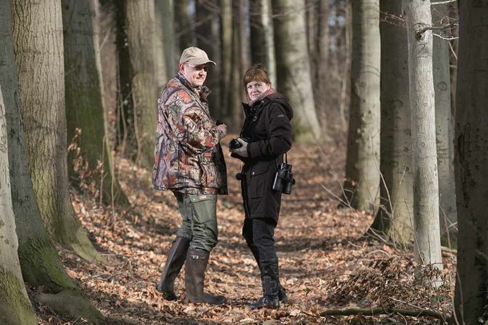 Gudrun (58) und Matthias Stark (54) aus Stolpen gehen auf Safari in Sachsens Wäldern.