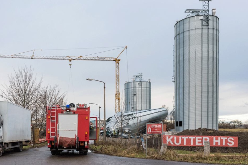 Die Feuerwehr sicherte die Unglücksstelle und rückte nach zwei Stunden wieder ab.