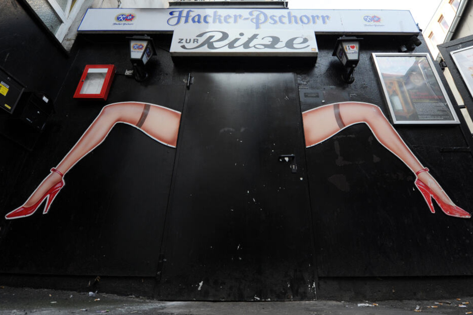 Die Eingangstür der Kiez-Kneipe "Zur Ritze" unweit der Reeperbahn.
