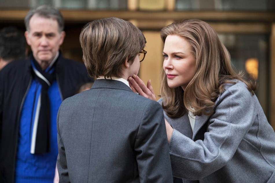 Mrs. Barbour (r., Nicole Kidman) nimmt traurig von Theo Decker (Oakes Fegley) Abschied.