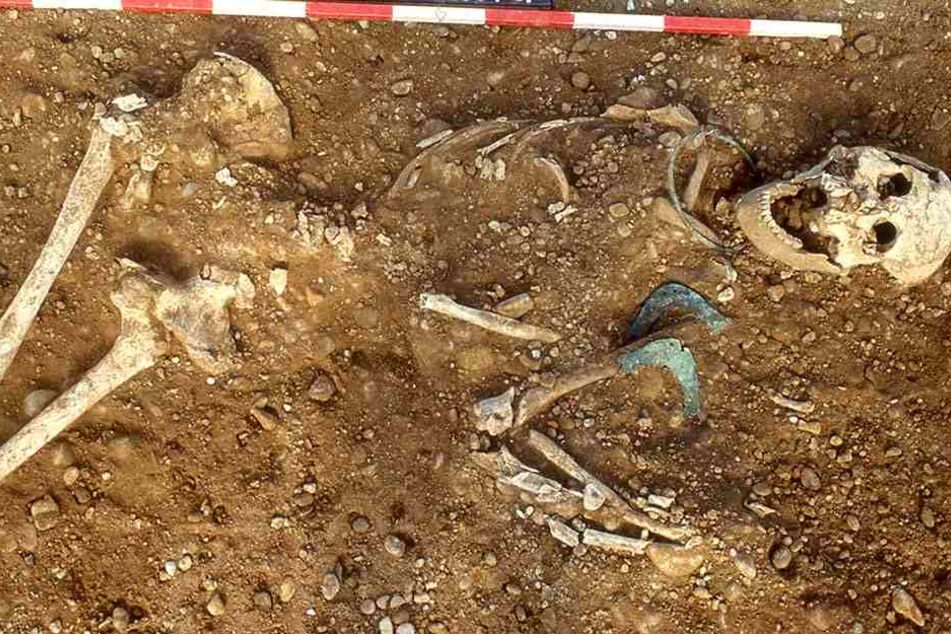 Ob es sich um einen Unfall mit Todesfolge oder Suizid handelte, muss nun die Rechtsmedizin klären. (Symbolbild)