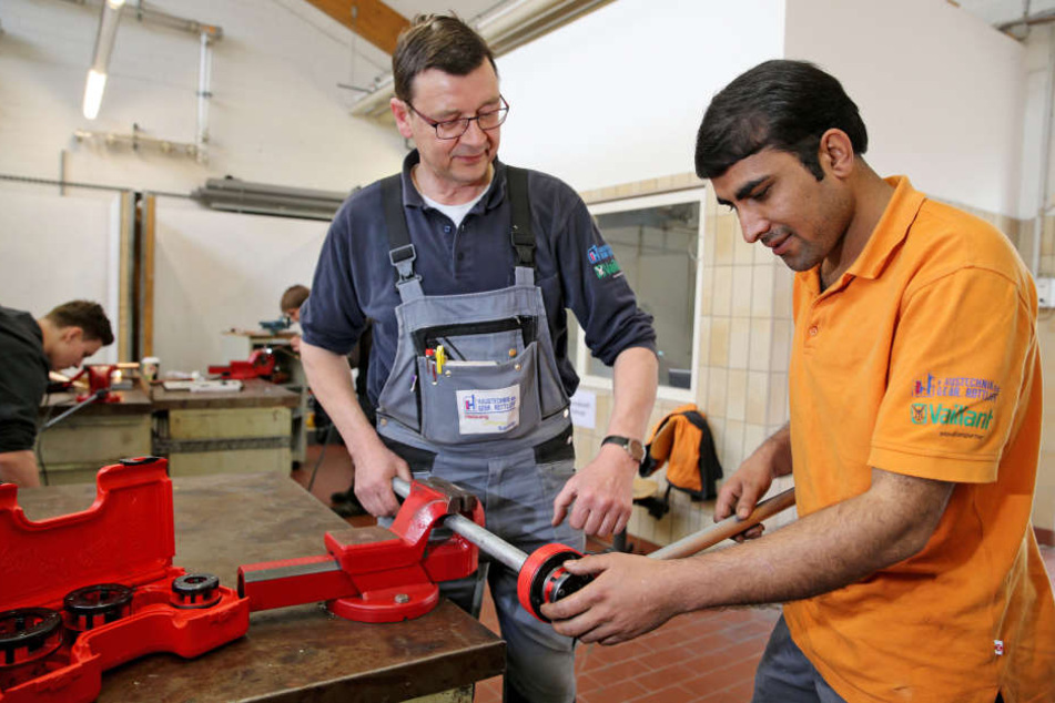 Im Gegensatz zu 3365 Jugendlichen in Sachsen sucht er nicht mehr: Ashraf Hussain macht eine Ausbildung zum Anlagemechaniker in Chemnitz.