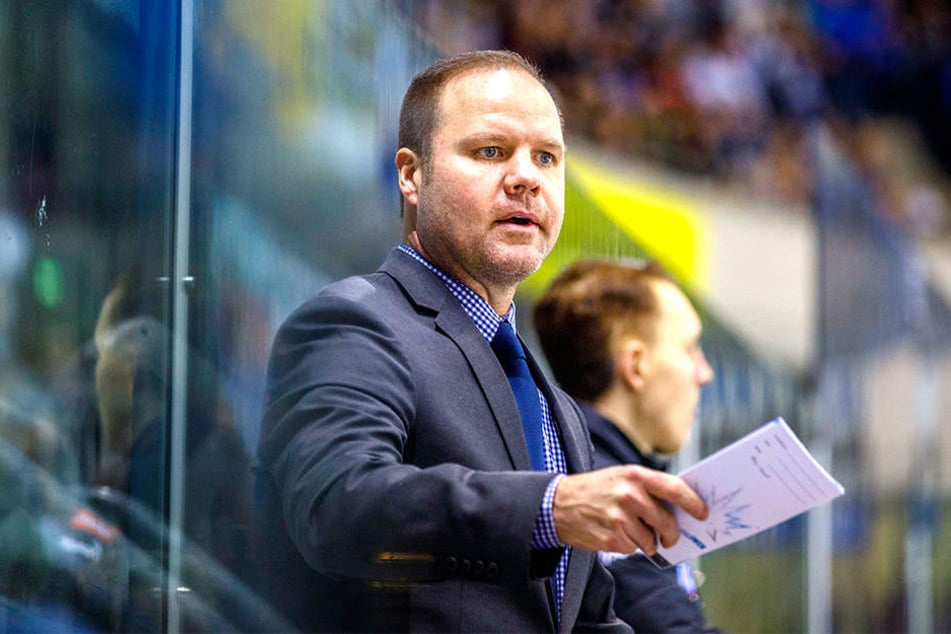 Eislöwen-Coach Bradley Gratton kennt kein Pardon.