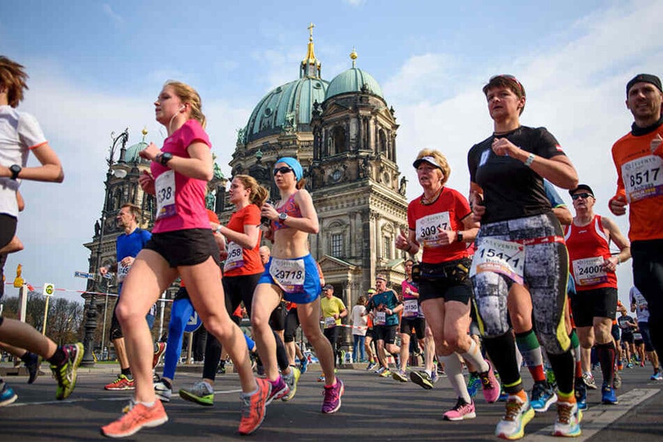 Rund 34.000 Läufer starteten im Jahr 2017 beim Halbmarathon in Berlin. (Symbolbild)