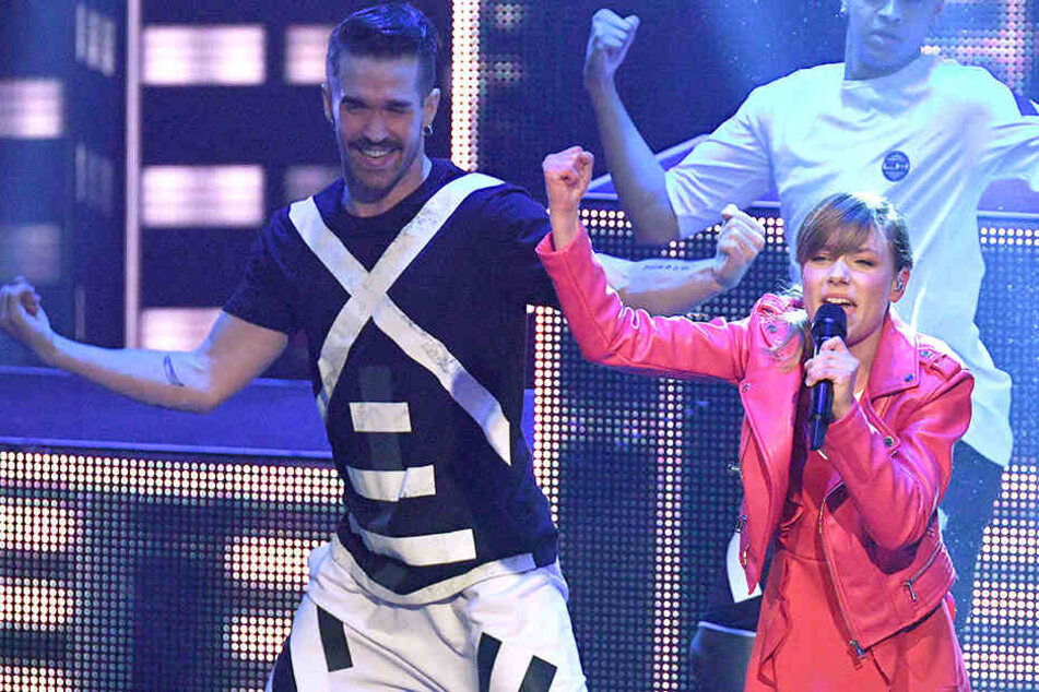 Marie Wegener (16, rechts) überzeugte mit einer gelungenen Bühnen-Performance und einem von Dieter Bohlen komponierten Song.