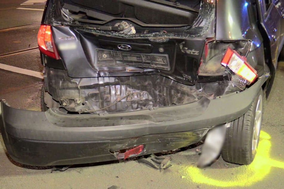 Der Hyundai wurde bei dem Unfall stark beschädigt.