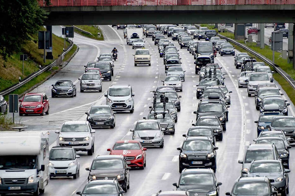 Rund um den Hamburger Elbtunnel kommt es derzeit zu vermehrter Staubildung.