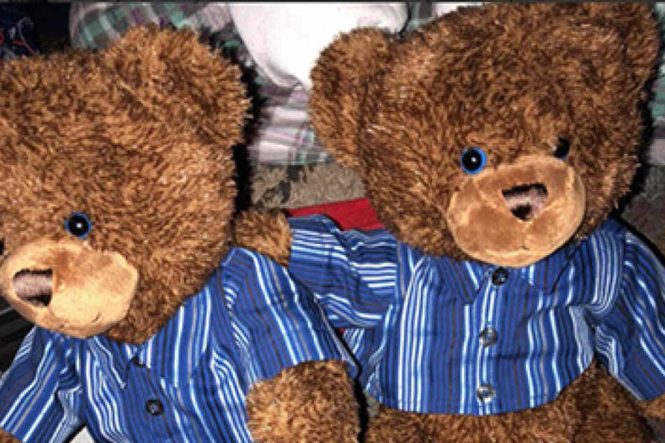Die Teddys riechen wie ihr Vater, tragen ein Hemd wie er und können mit seiner Stimme singen.
