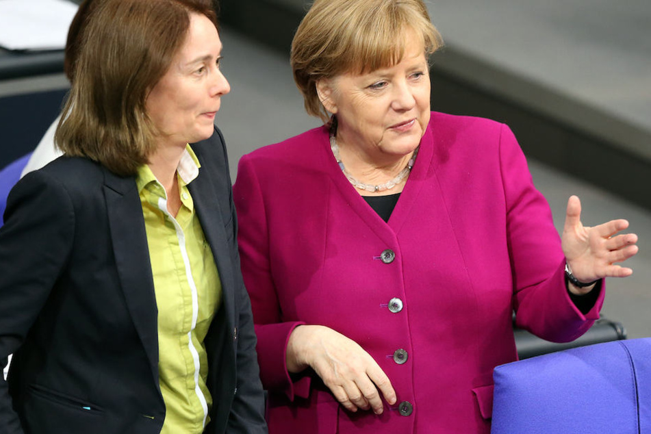 Wie hier im Dialog mit Kanzlerin Angela Merkel (64, CDU) wünscht sich Katarina Barley (49, SPD) mehr Gespräche mit Frauen im Bundestag.
