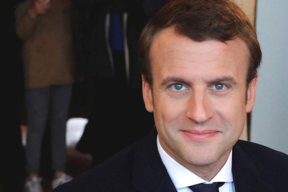 Der parteilose Emmanuel Macron (39, En Marche) liegt nach ersten Prognosen bei der Präsidenten-Wahl in Frankreich vorn.