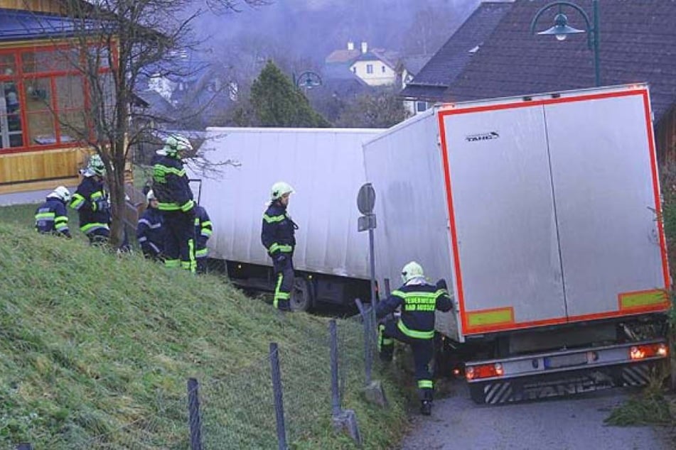 In den engen Gassen von Bad Aussee war für den Brummi-Fahrer kein Durchkommen.