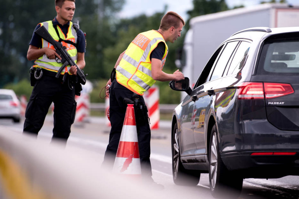 Bei Kontrollen und Schleierfahndungen wurden 2017 rund 7500 Menschen an deutschen Grenzen abgewiesen.