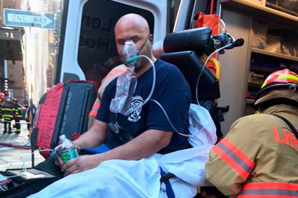 Ein Feuerwehrmann wurde bei den Löscharbeiten verletzt.