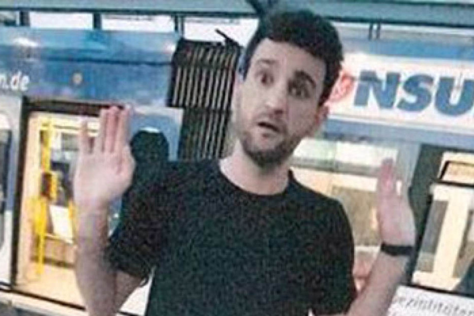 Der Geschädigte konnte von dem Täter noch ein Bild mit seinem Handy machen. Die Polizei bittet nun um Hinweise.