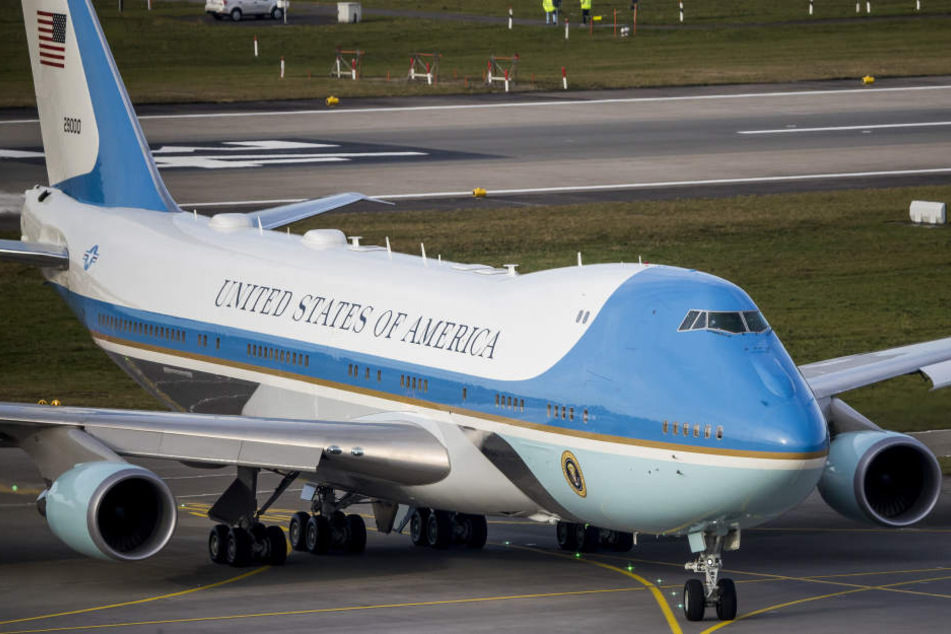 Die neuen Kühlschränke in der Air Force One kosten zusammen 24 Millionen Dollar.