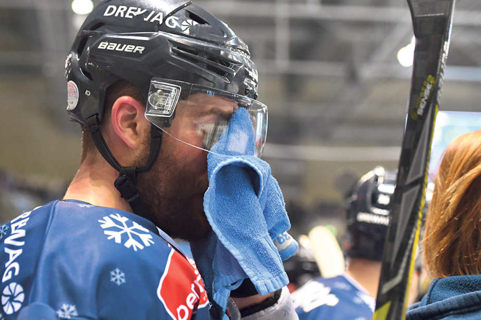 Matt Siddall hatte sprichwörtlich am Sonntag keinen Durchblick. Der Eislöwen-Stürmer spielte schwach und leistete sich eine dumme Strafe.