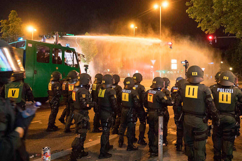 Viele Polizisten, die beim G20-Gipfel im Einsatz waren, äußerten sich schockiert über die gewalttäigen Ausschreitungen.