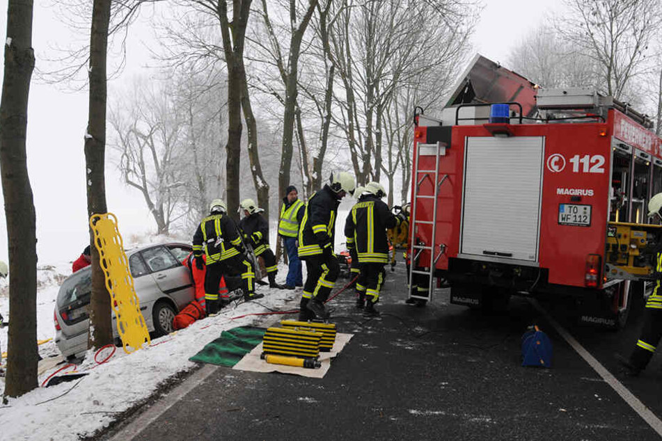 Die Frau musste aus ihrem Auto befreit werden.