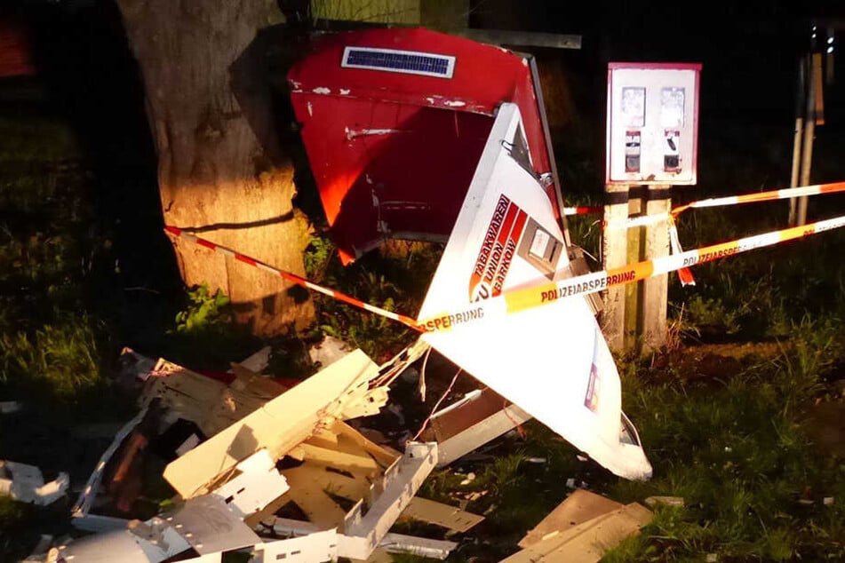 Immer wieder werden Zigarettenautomaten das Opfer von Sprengungen. Diesmal traf es den Automaten an der Stemmer Landstraße.