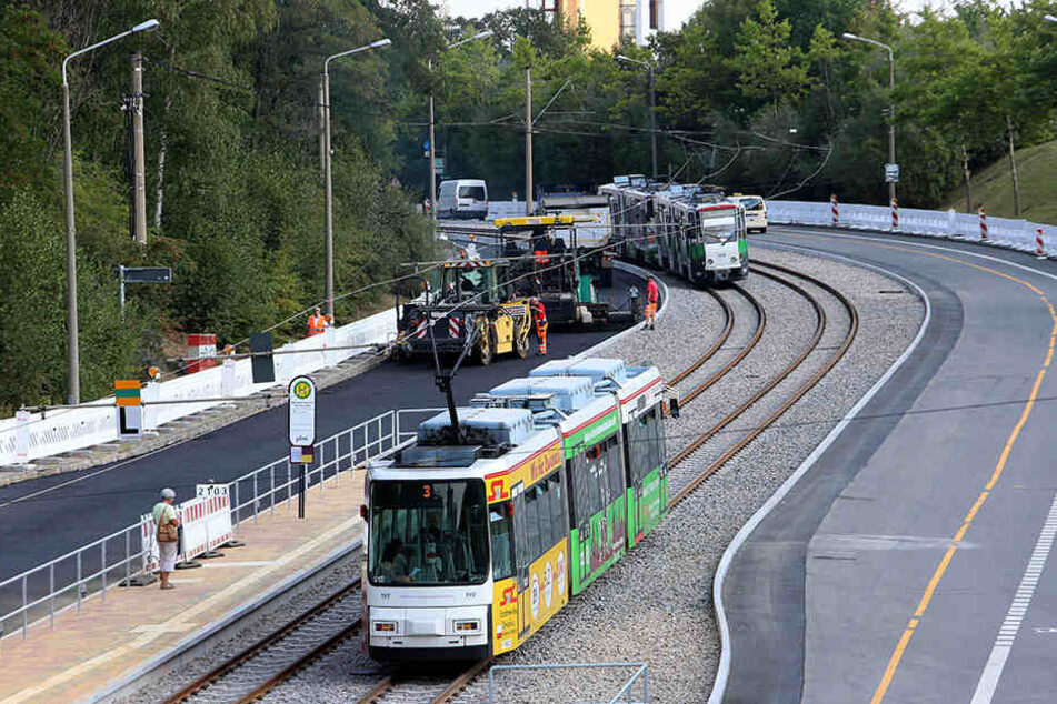 Während um die Tram-Linienführung am Bahnhof noch gestritten wird, stehen die Gleisarbeiten in Eckersbach kurz vor dem Ende.