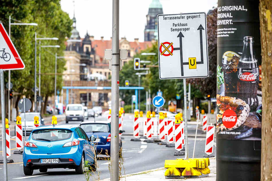 Baken, Schilder und Umleitungen kündigen es an: Die Stadt wird lahmgelegt.