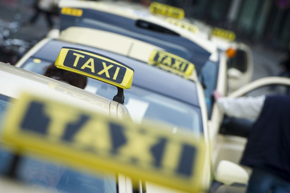 Die Genossenschaft Taxi Deutschland sieht Gutschein-Angebote für Taxi-Fahrten kritisch.