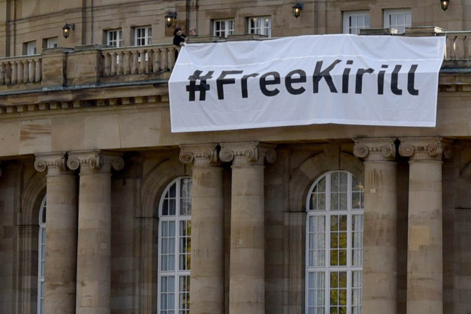 "Free Kirill": Protest an der Stuttgarter Oper.