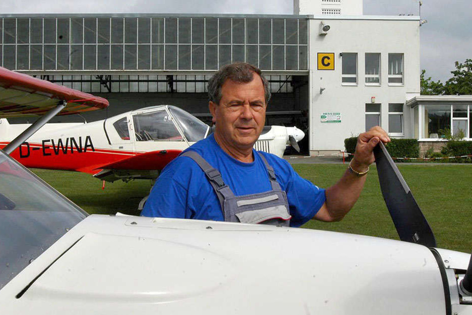 Aero-Clubchef Joachim Lenk (62)
atmet auf: Die Stadt übernimmt eine Bürgschaft, damit Fördergelder für den
Flugplatz fließen.