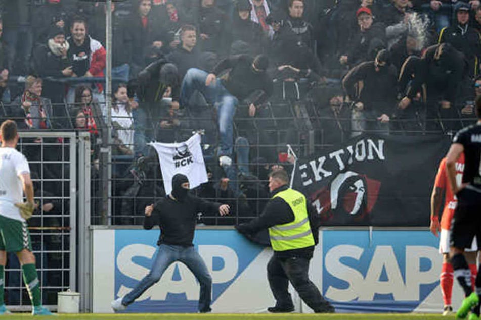 Im Karl-Liebknecht-Stadion kam es damals beim Spiel gegen den FC Energie Cottbus zu Ausschreitungen.