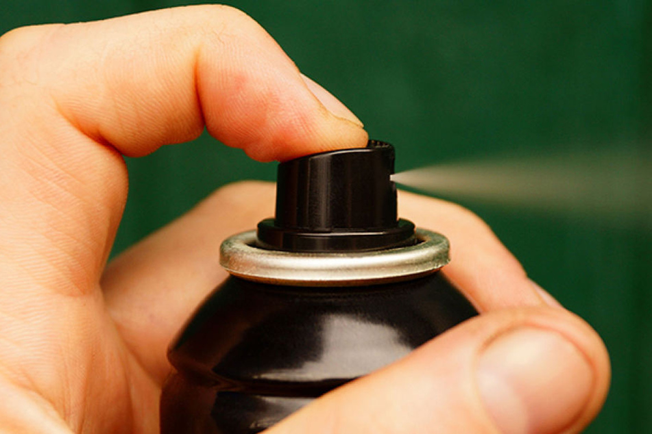 Ein 14-Jähriger soll sein Leben verloren haben, weil er Deospray einatmete, um cool zu sein.