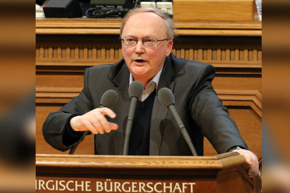 Kurt Duwe (FDP) spricht im Rathaus in Hamburg bei einer Aktuellen Stunde während einer Sitzung der Hamburgischen Bürgerschaft.