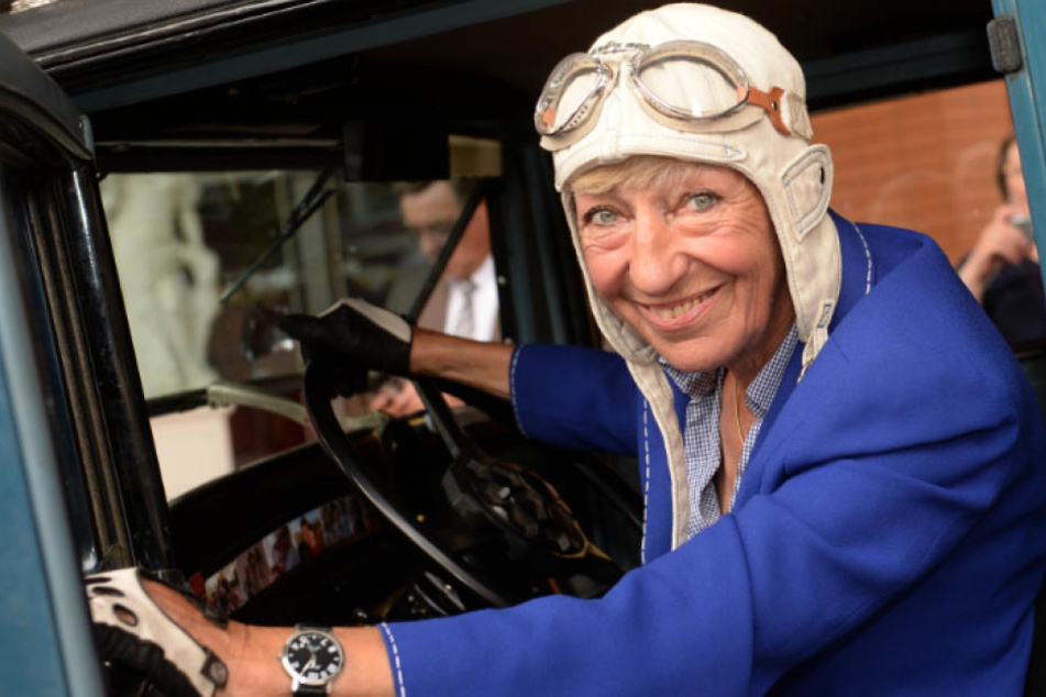 Heidi Hetzer (81) in ihrem 1930er Hudson Great Eight. (Archivbild)