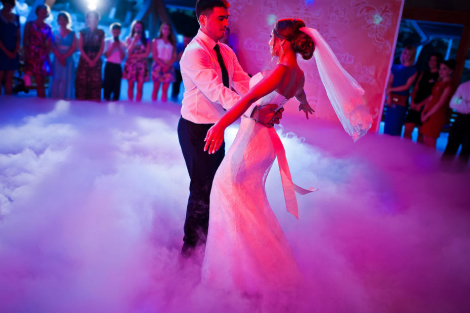 Für die Show werden tanzfreudige Hochzeitspaare gesucht.