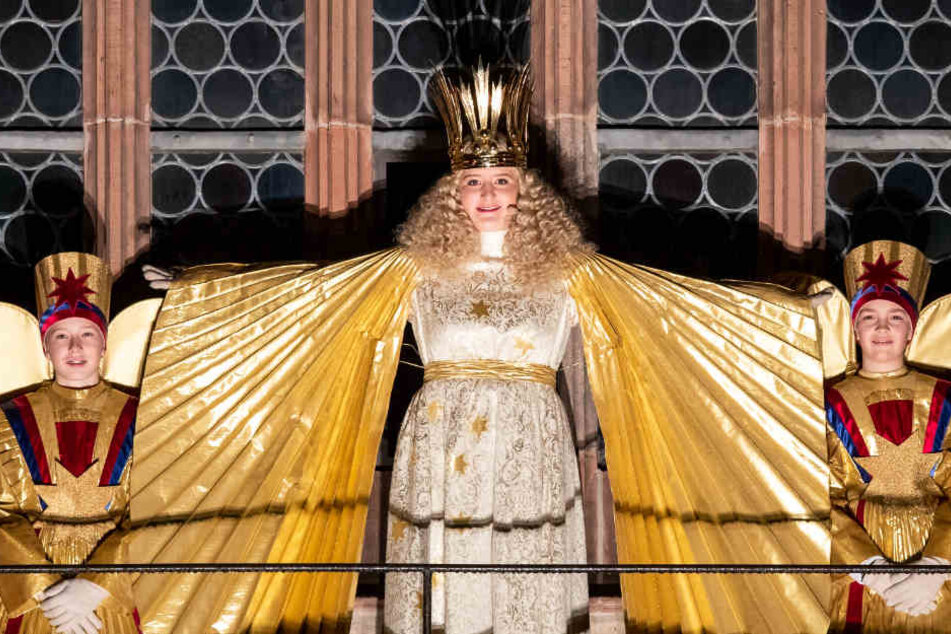 Rebecca Ammon eröffnete mit dem Prolog den Nürnberger Christkindlesmarkt.