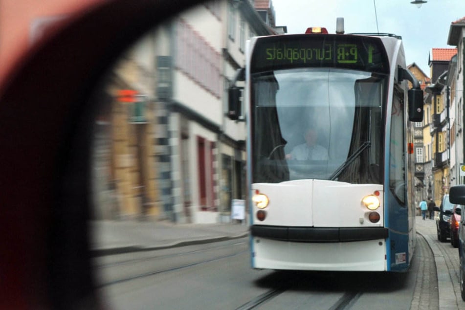 Der Täter flüchtete nach der Tat aus der Bahn. (Symbolbild)
