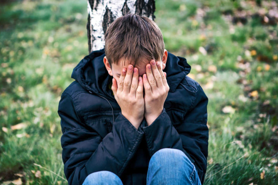 Ein 13-Jähriger wurde auf dem Schulweg geschlagen und ausgeraubt (Symbolbild).