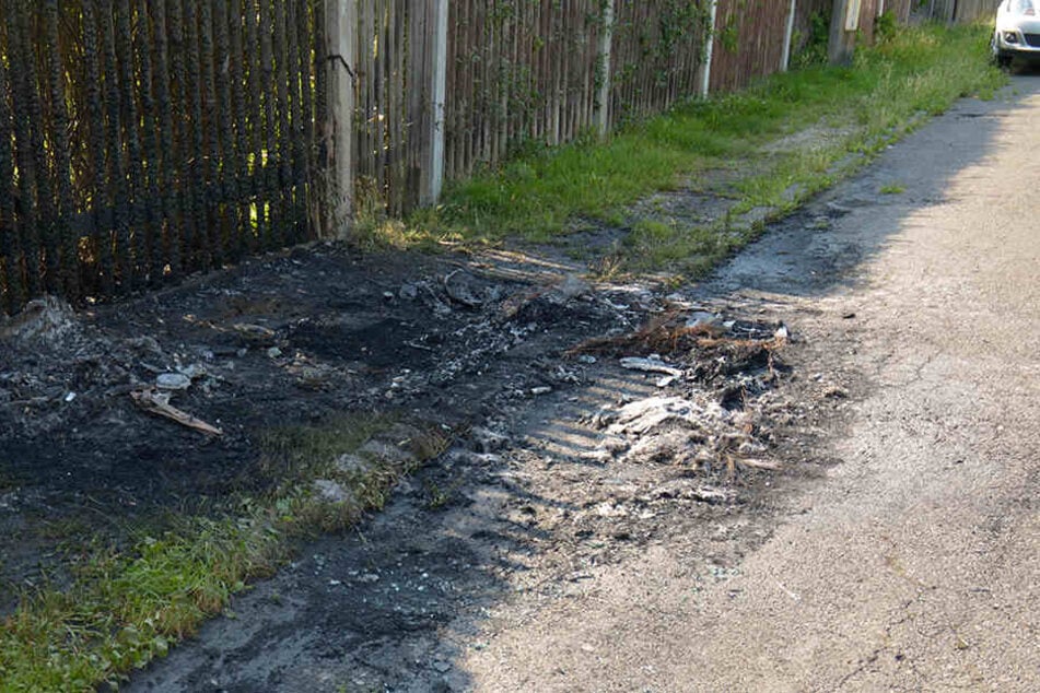 In Mockau wurde ein Chevrolet in Brand gesteckt.