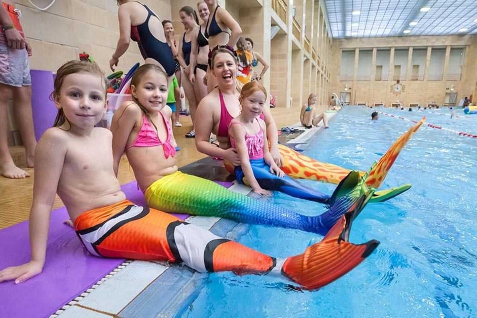 Mit knallbunten Flossen können Kinder jetzt schwimmen wie echte
Meerjungfrauen.