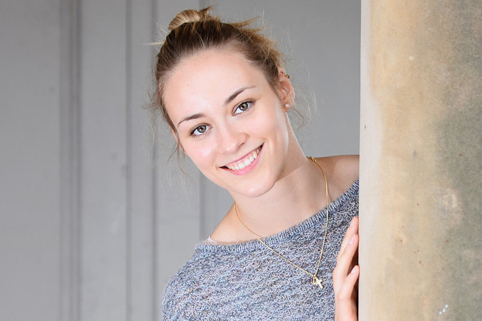 Symbolisch! Louisa Lippmann kam beim DSC nicht nur hinter der Säule hervor, sie holte sich auch das Know-how. In Schwerin ist sie nun eine wichtige Stütze des Meisters.